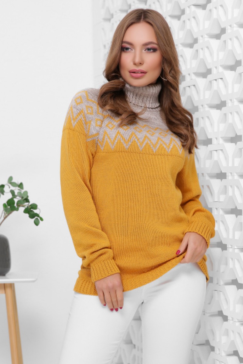 Жіночий светр з горлом і орнаментом капучино-горчічний