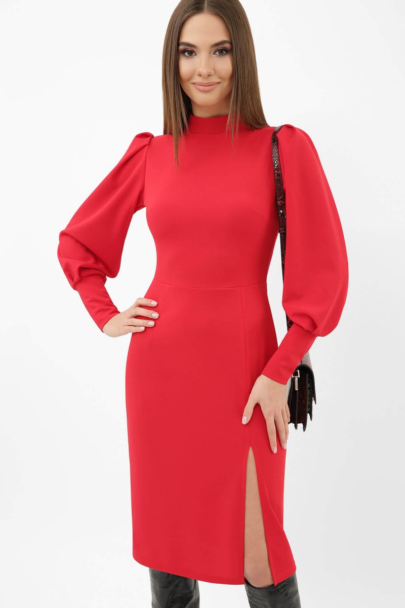 Платье красное с разрезом и длинным рукавом 
